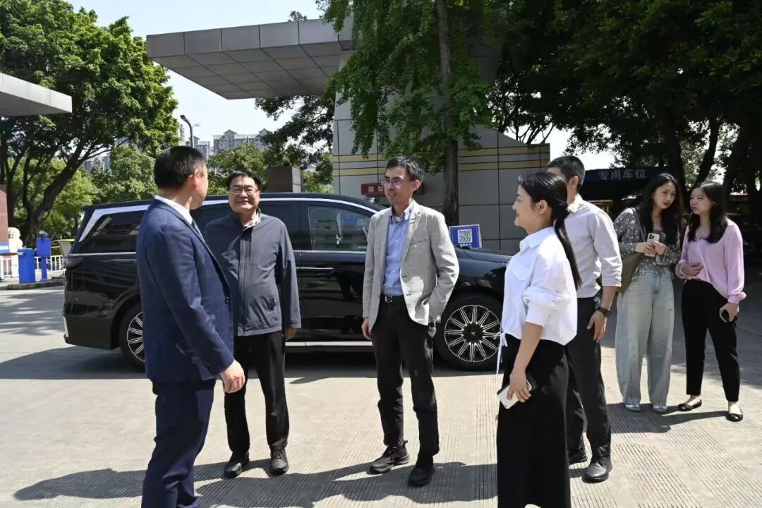 大咖来访 | 复旦大学附属肿瘤医院江一舟教授莅临我院交流指导 - 眉山肿瘤医院
